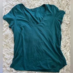 Lululemon love v neck top! Size 4